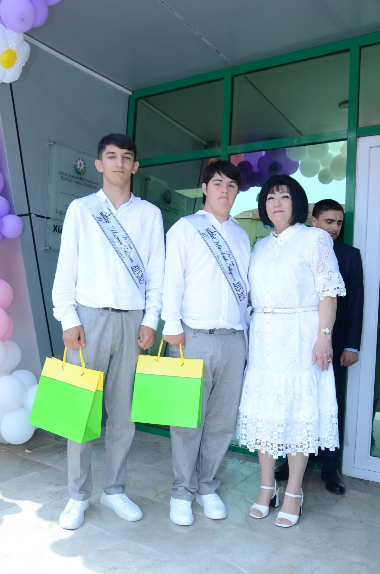 Sumqayıt Bələdiyyəsi "Məzun Günü"ndə onları da unutmadı - FOTOLAR